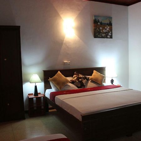 Guest Ryan Hotel คาตุนายากา ภายนอก รูปภาพ