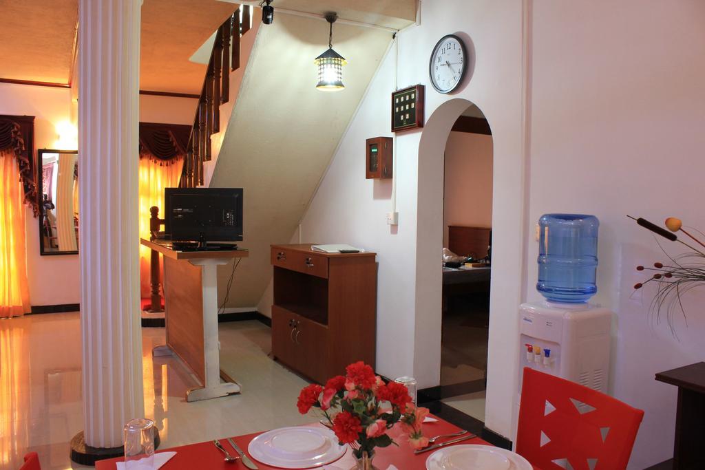 Guest Ryan Hotel คาตุนายากา ภายนอก รูปภาพ