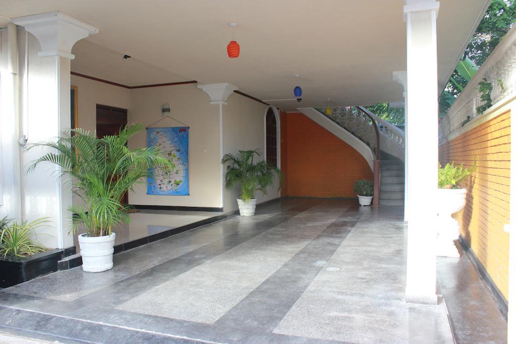 Guest Ryan Hotel คาตุนายากา ภายนอก รูปภาพ