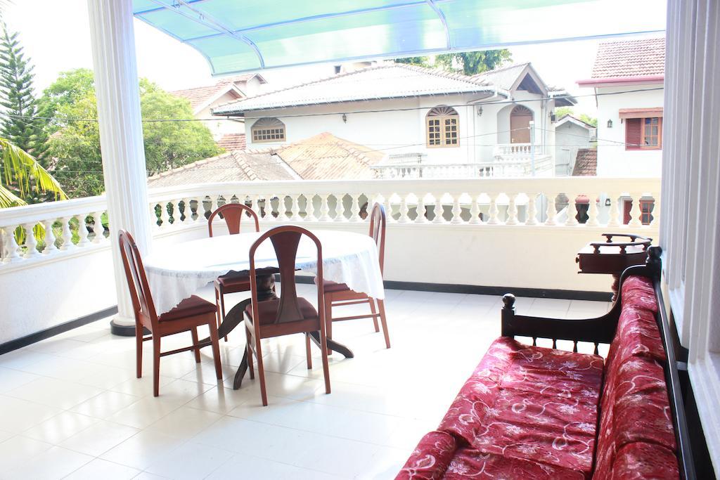 Guest Ryan Hotel คาตุนายากา ภายนอก รูปภาพ