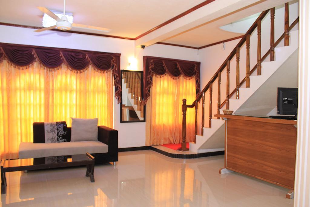 Guest Ryan Hotel คาตุนายากา ภายนอก รูปภาพ