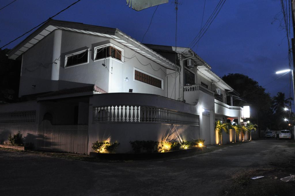 Guest Ryan Hotel คาตุนายากา ภายนอก รูปภาพ
