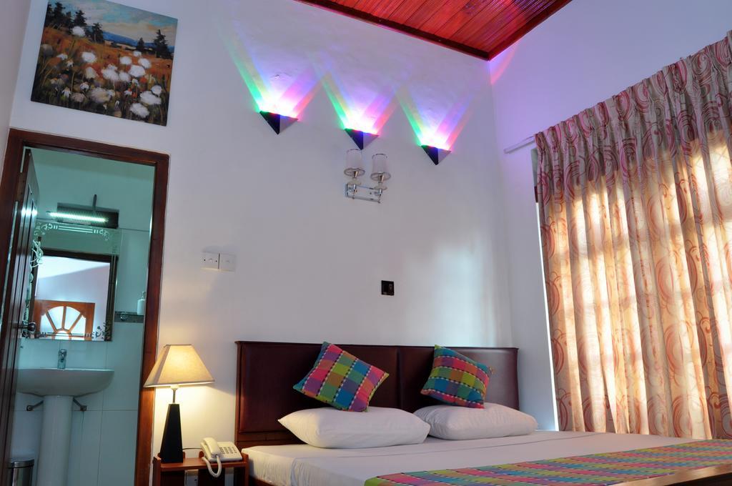 Guest Ryan Hotel คาตุนายากา ภายนอก รูปภาพ