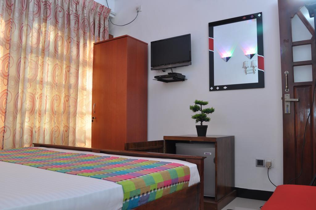Guest Ryan Hotel คาตุนายากา ห้อง รูปภาพ