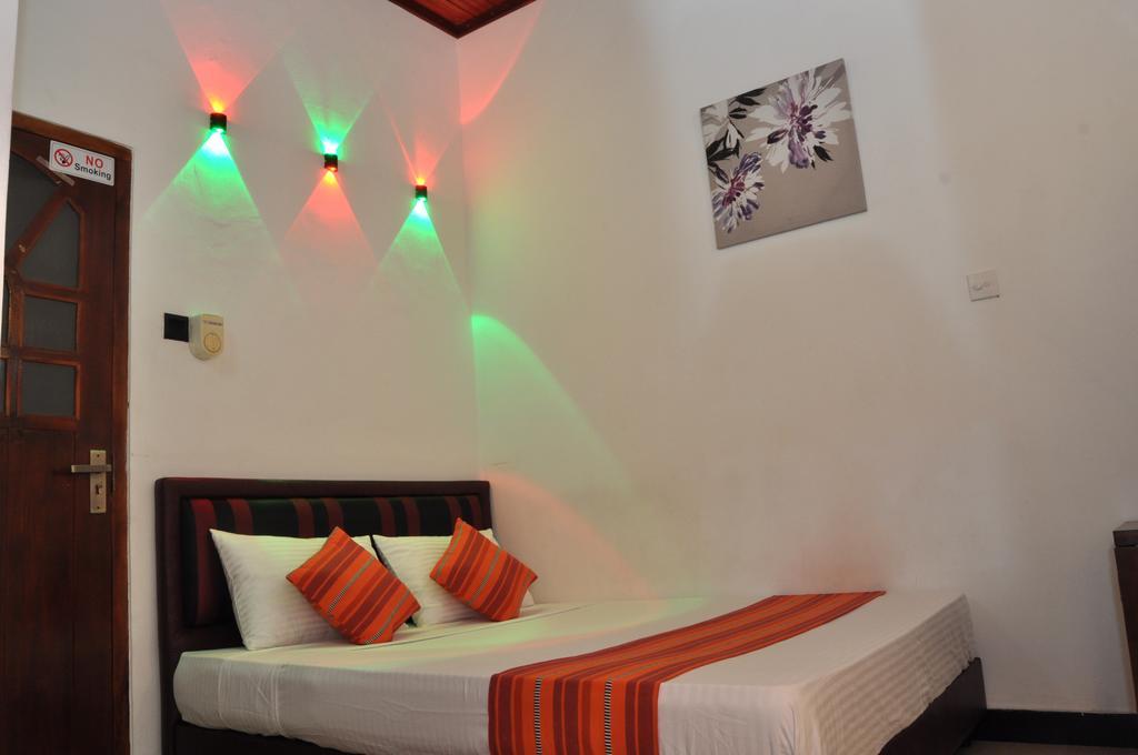 Guest Ryan Hotel คาตุนายากา ห้อง รูปภาพ