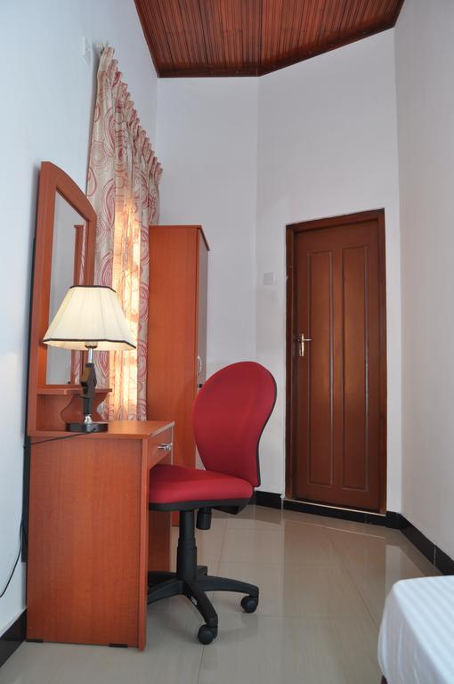 Guest Ryan Hotel คาตุนายากา ภายนอก รูปภาพ