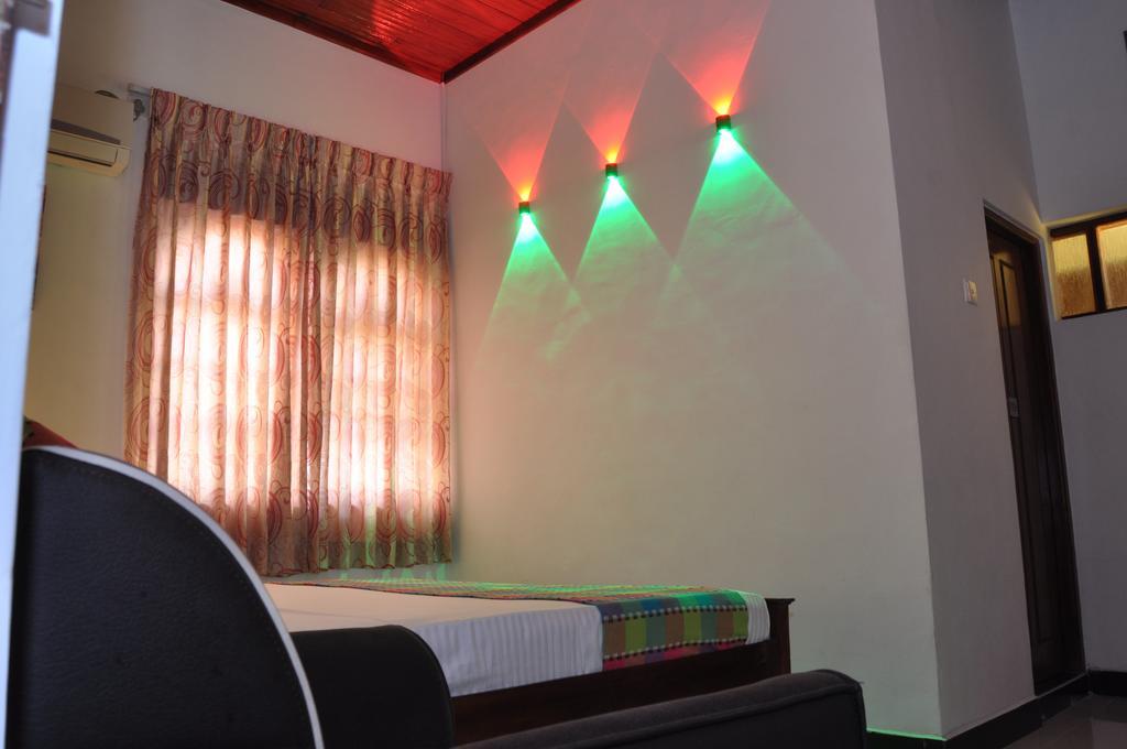 Guest Ryan Hotel คาตุนายากา ห้อง รูปภาพ