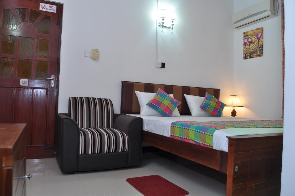 Guest Ryan Hotel คาตุนายากา ห้อง รูปภาพ