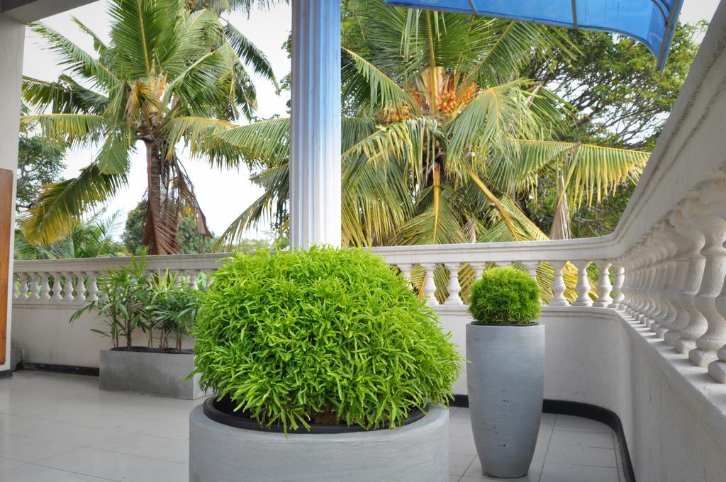 Guest Ryan Hotel คาตุนายากา ภายนอก รูปภาพ