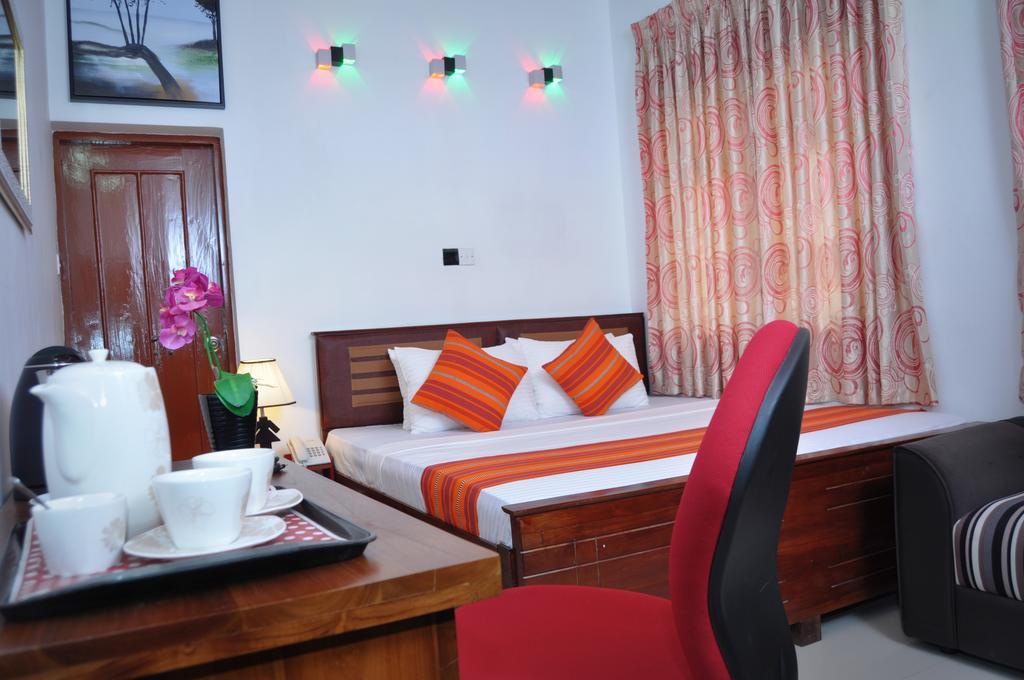 Guest Ryan Hotel คาตุนายากา ภายนอก รูปภาพ