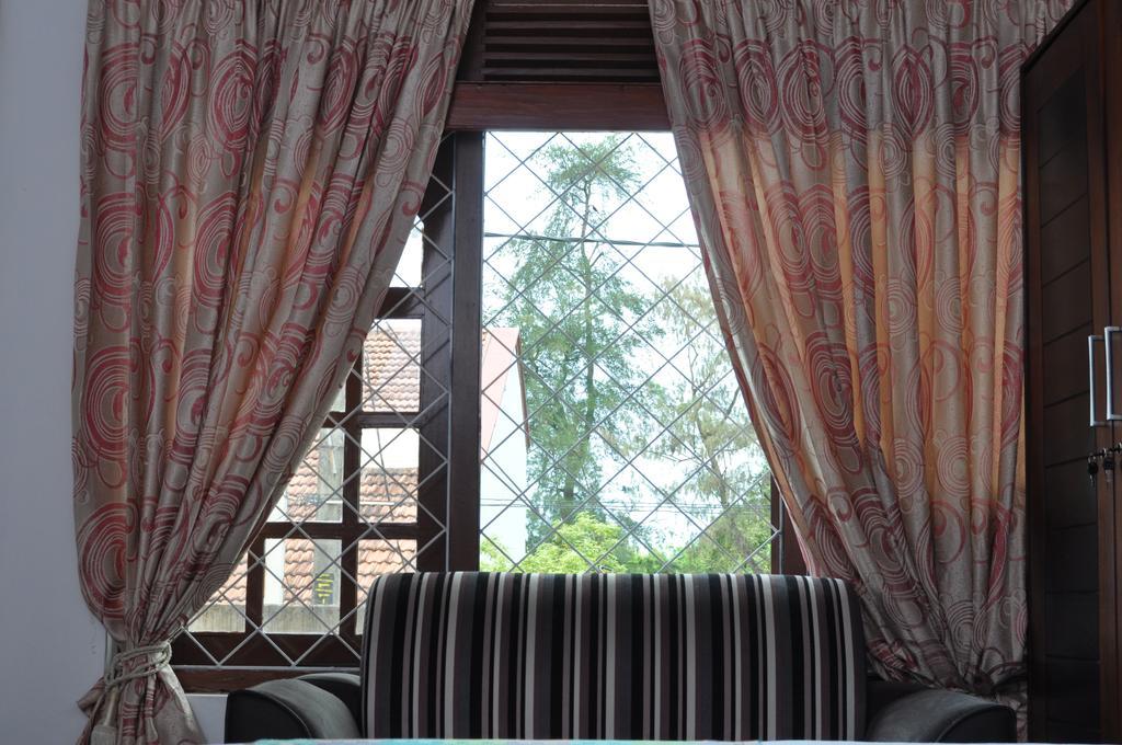Guest Ryan Hotel คาตุนายากา ภายนอก รูปภาพ