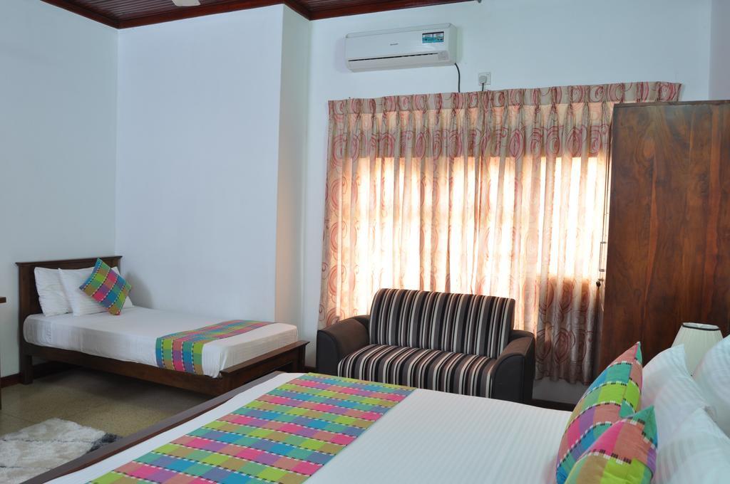 Guest Ryan Hotel คาตุนายากา ห้อง รูปภาพ