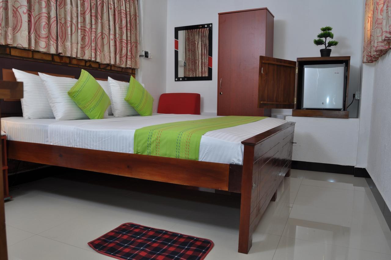 Guest Ryan Hotel คาตุนายากา ภายนอก รูปภาพ