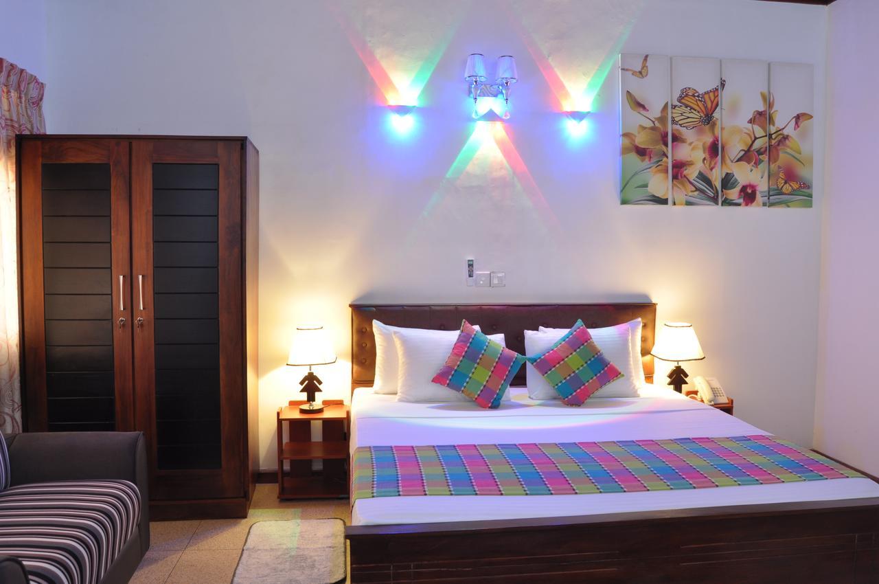 Guest Ryan Hotel คาตุนายากา ภายนอก รูปภาพ