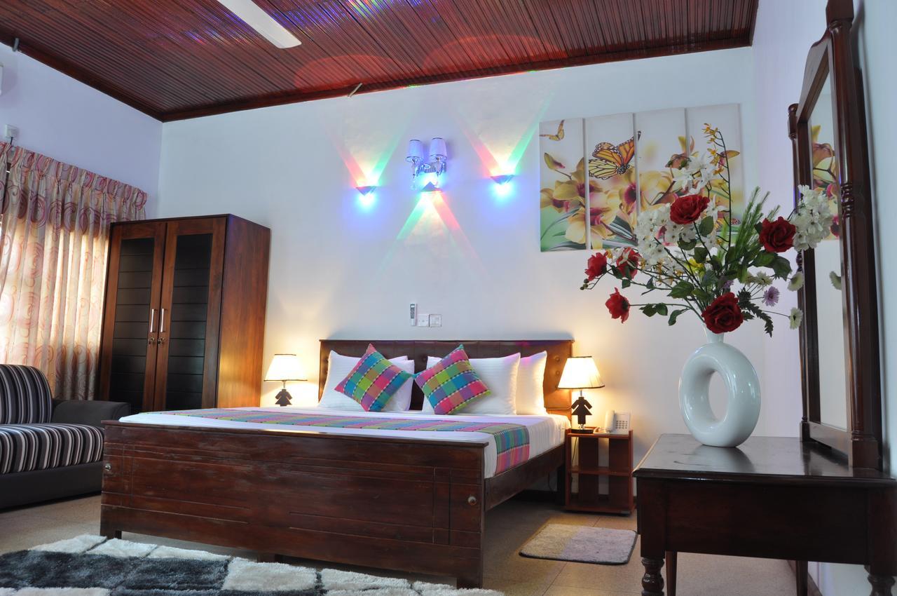 Guest Ryan Hotel คาตุนายากา ภายนอก รูปภาพ