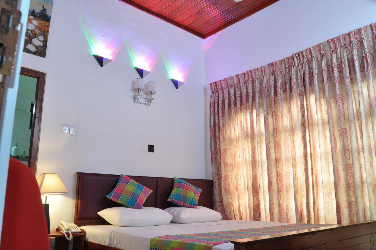 Guest Ryan Hotel คาตุนายากา ภายนอก รูปภาพ
