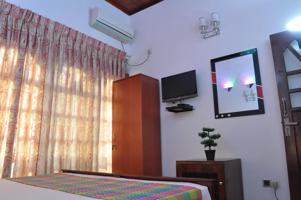 Guest Ryan Hotel คาตุนายากา ภายนอก รูปภาพ