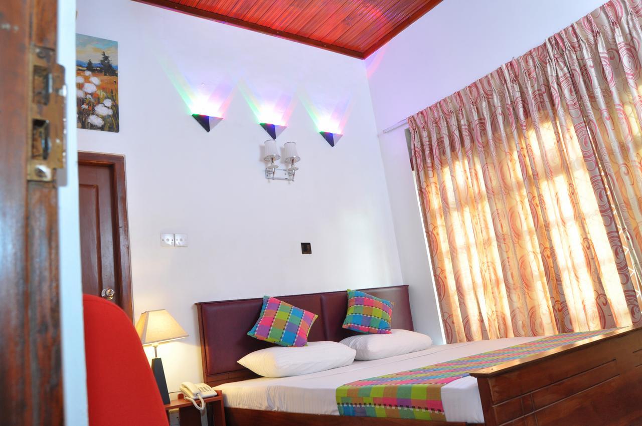 Guest Ryan Hotel คาตุนายากา ภายนอก รูปภาพ