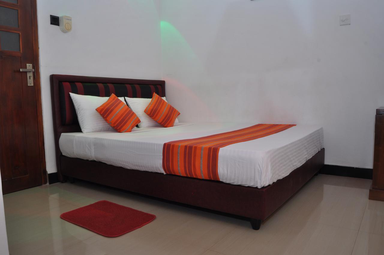 Guest Ryan Hotel คาตุนายากา ภายนอก รูปภาพ